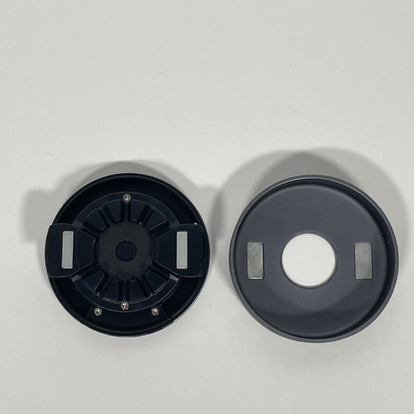 Nomad Pod SG 001 Space Gray Portable Charger Dock For iPhone And Apple Watch - Picture 4 of 6